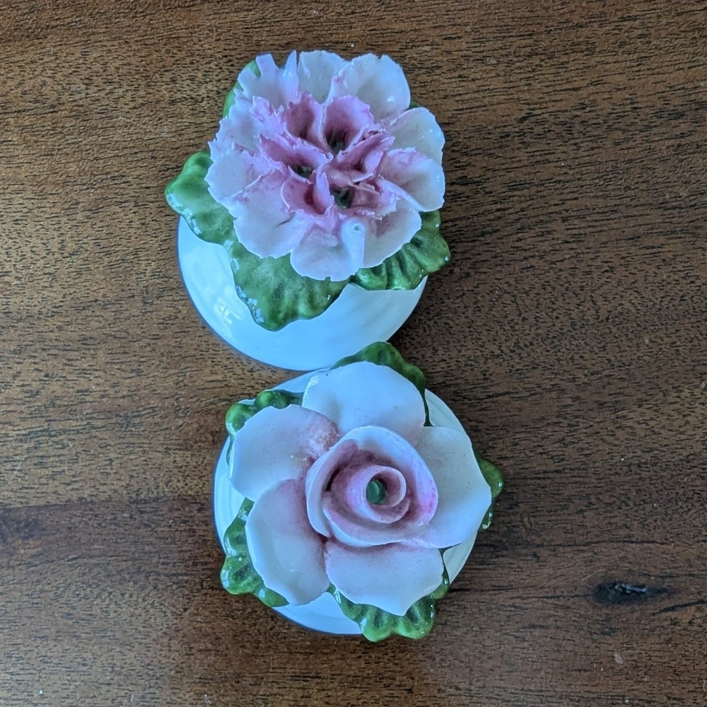 Vtg Aynsley Small Salt & Pepper‎ Shakers Pink Floral Bone China English Cottage